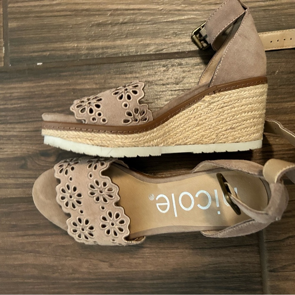 Nicole Wedges